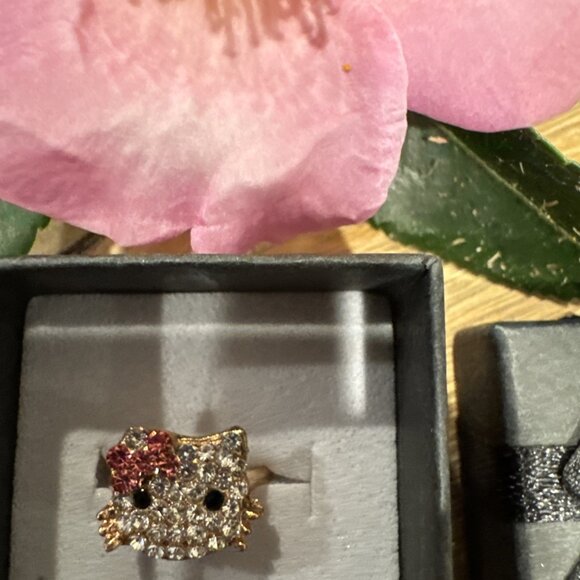 Adorable Hello Kitty Cat Kitten Silvertone Costume Adjustable Ring NEW w Box A6 - Picture 1 of 7